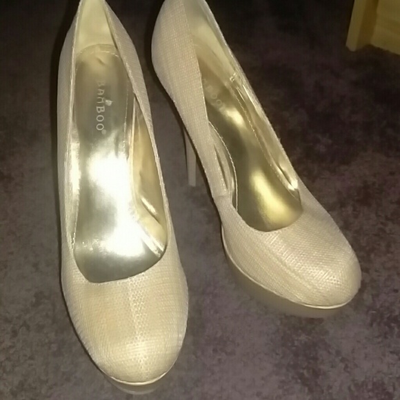 Shoes - Picture 2 of 4